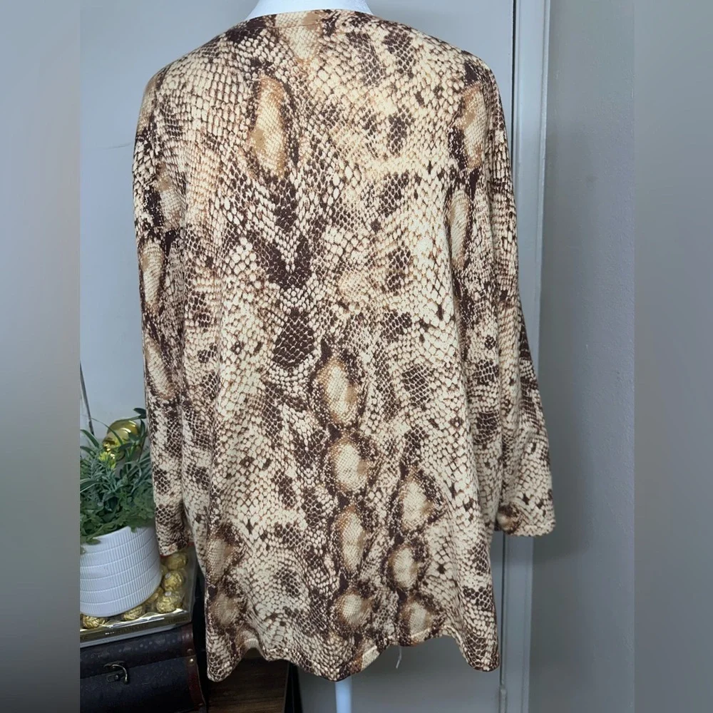 Women's Snake Print Top - Picture 6 of 14
